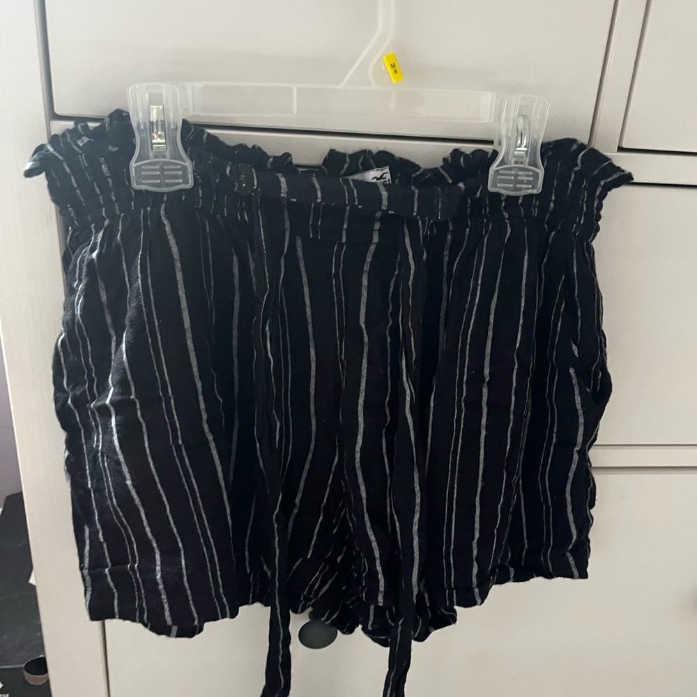 hollister stripped flowy shorts